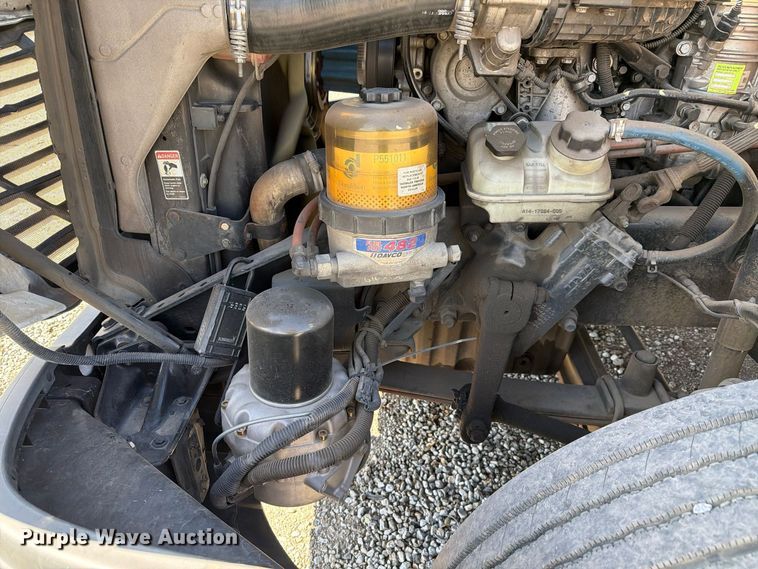 image for item YA5421 2016 Freightliner Cascadia semi truck