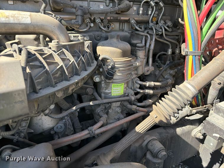 image for item YA5421 2016 Freightliner Cascadia semi truck