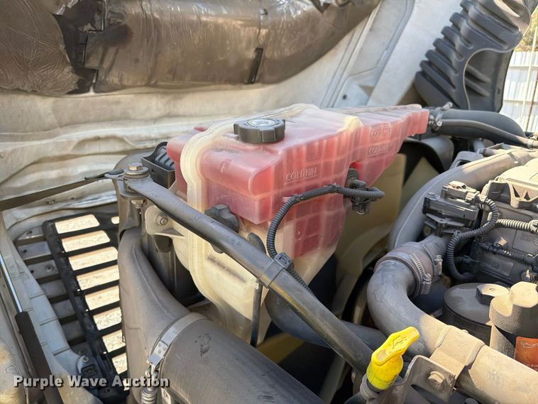 image for item YA5421 2016 Freightliner Cascadia semi truck