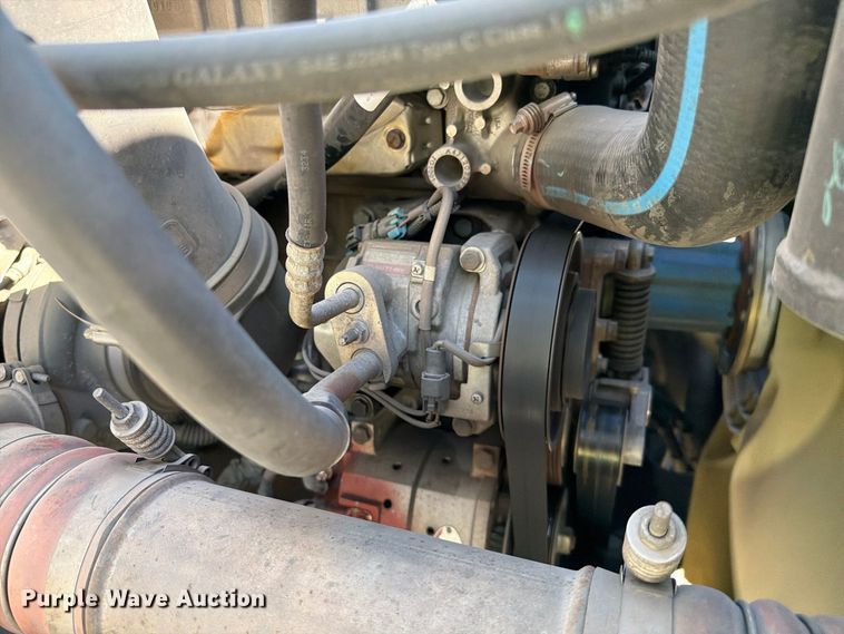 image for item YA5421 2016 Freightliner Cascadia semi truck