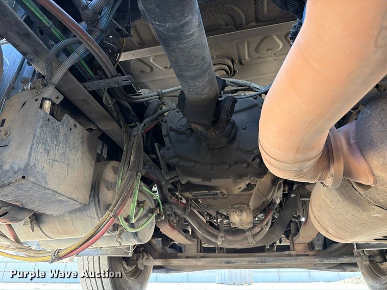 image for item YA5421 2016 Freightliner Cascadia semi truck
