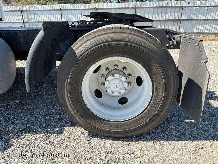 image for item YA5421 2016 Freightliner Cascadia semi truck