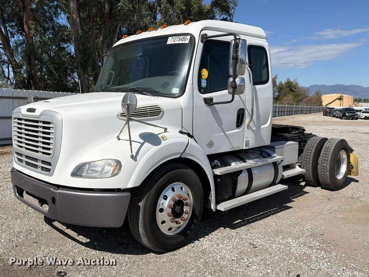 2016 Freightliner Business Class M2 semi truck