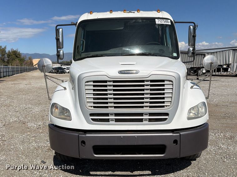 image for item YA5422 2016 Freightliner Business Class M2 semi truck