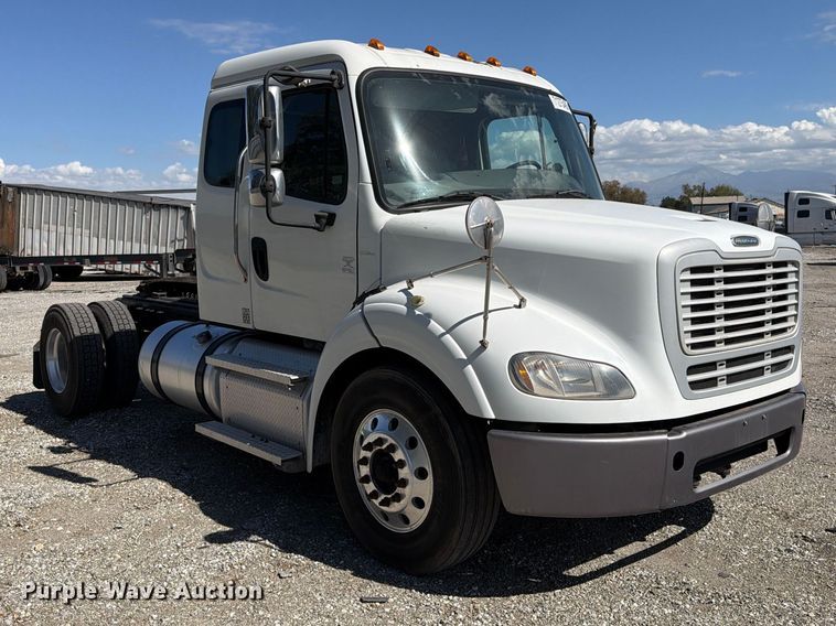 image for item YA5422 2016 Freightliner Business Class M2 semi truck