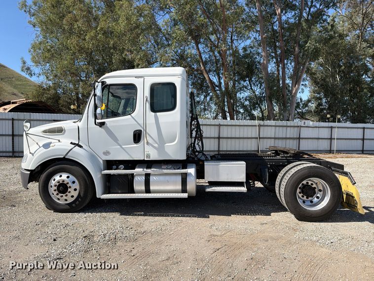 image for item YA5422 2016 Freightliner Business Class M2 semi truck