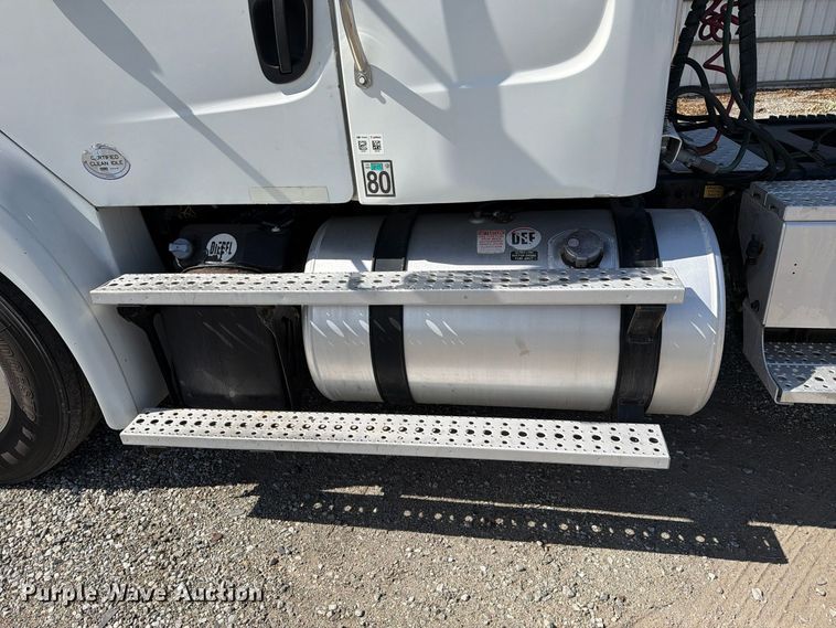 image for item YA5422 2016 Freightliner Business Class M2 semi truck