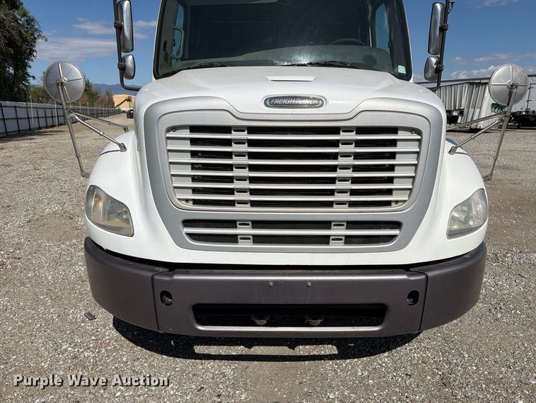 image for item YA5422 2016 Freightliner Business Class M2 semi truck