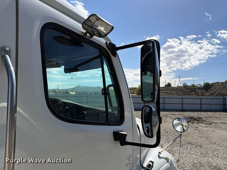 image for item YA5422 2016 Freightliner Business Class M2 semi truck