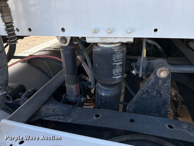 image for item YA5422 2016 Freightliner Business Class M2 semi truck