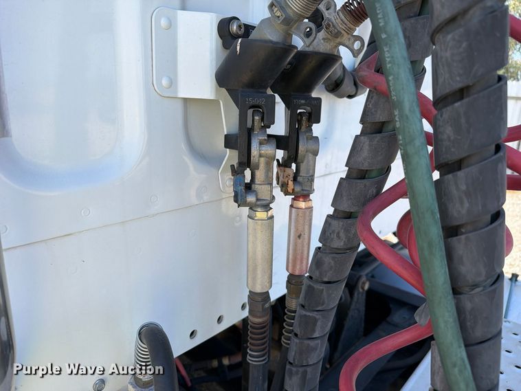 image for item YA5422 2016 Freightliner Business Class M2 semi truck