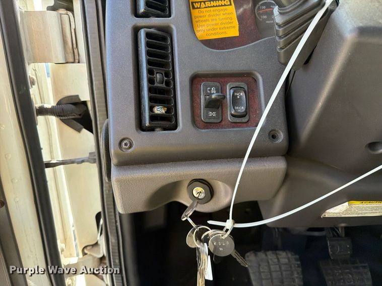 image for item YA5422 2016 Freightliner Business Class M2 semi truck