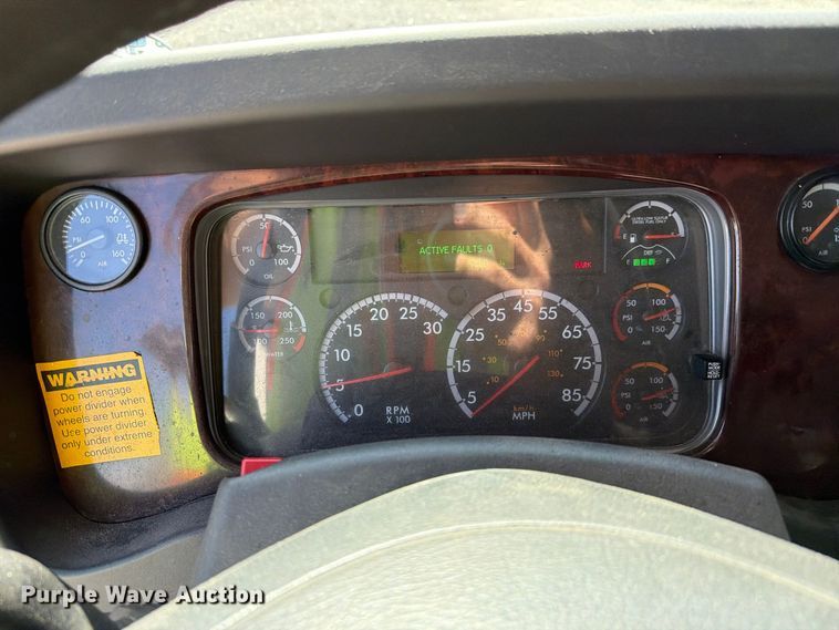 image for item YA5422 2016 Freightliner Business Class M2 semi truck