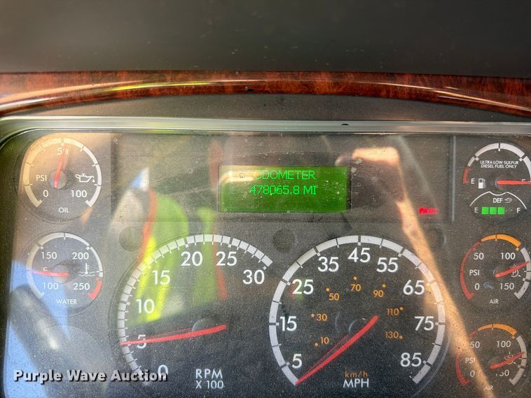 image for item YA5422 2016 Freightliner Business Class M2 semi truck