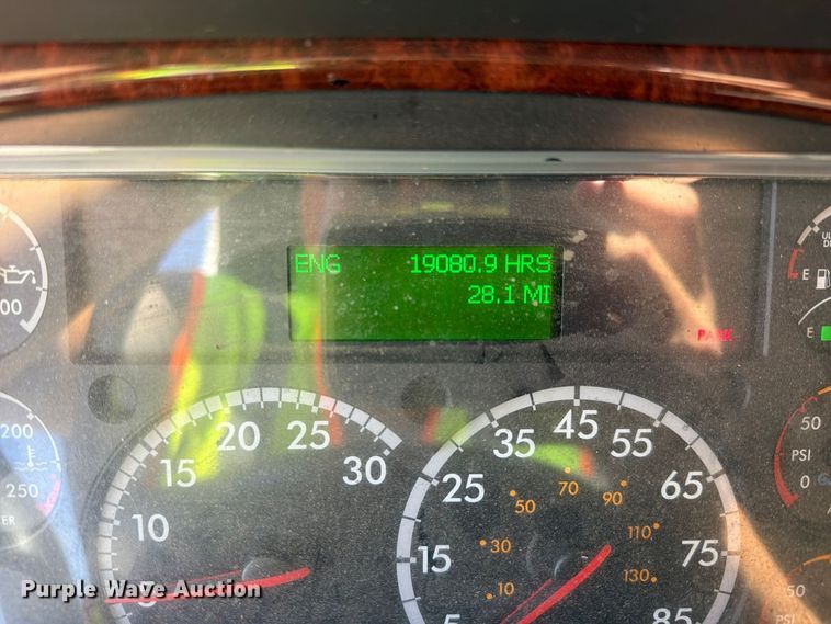 image for item YA5422 2016 Freightliner Business Class M2 semi truck