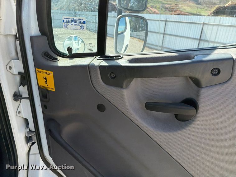 image for item YA5422 2016 Freightliner Business Class M2 semi truck