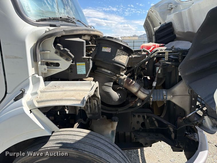 image for item YA5422 2016 Freightliner Business Class M2 semi truck