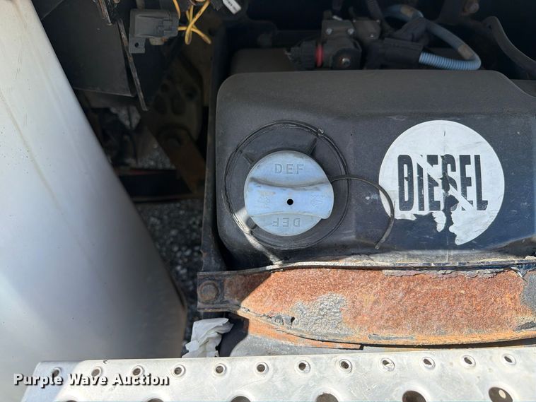 image for item YA5422 2016 Freightliner Business Class M2 semi truck