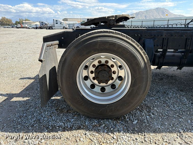 image for item YA5422 2016 Freightliner Business Class M2 semi truck