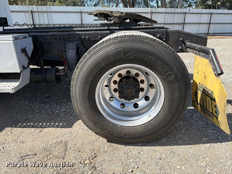 image for item YA5422 2016 Freightliner Business Class M2 semi truck