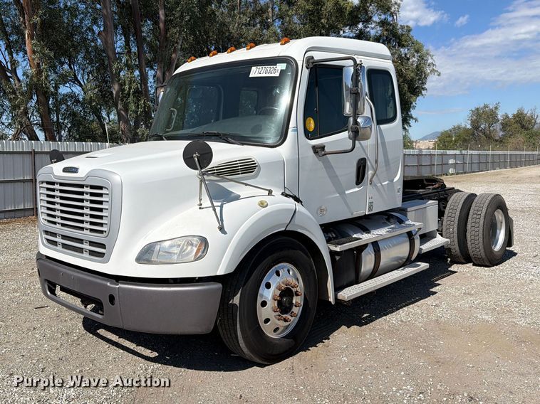 image for item YA5424 2016 Freightliner Business Class M2 semi truck