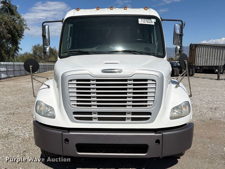 image for item YA5424 2016 Freightliner Business Class M2 semi truck