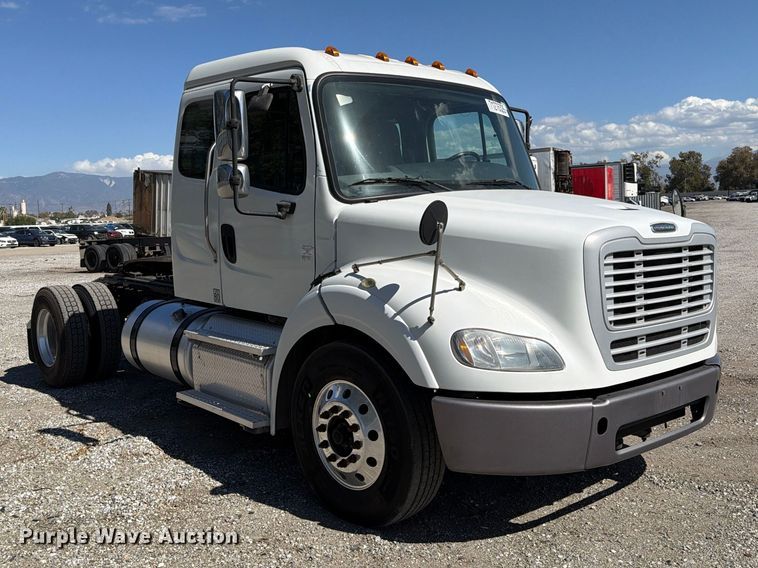 image for item YA5424 2016 Freightliner Business Class M2 semi truck