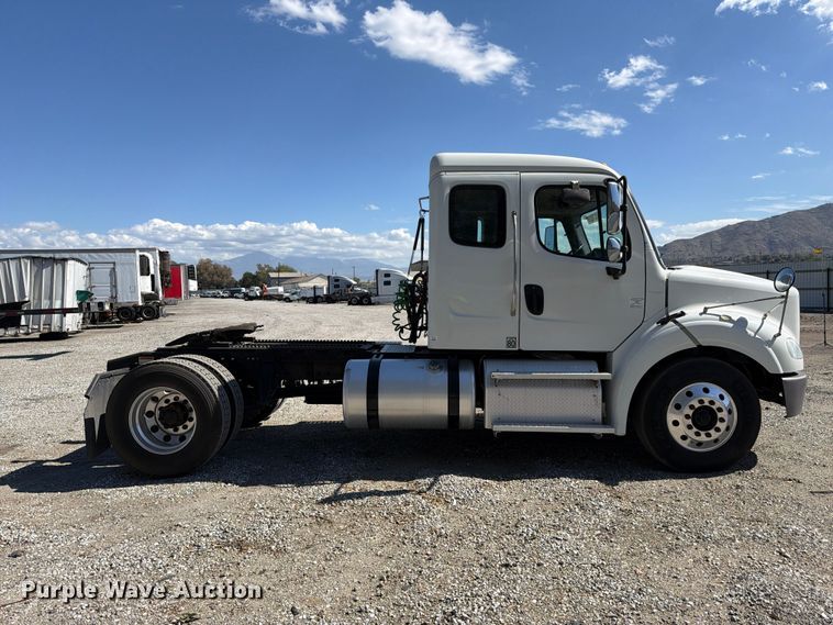 image for item YA5424 2016 Freightliner Business Class M2 semi truck