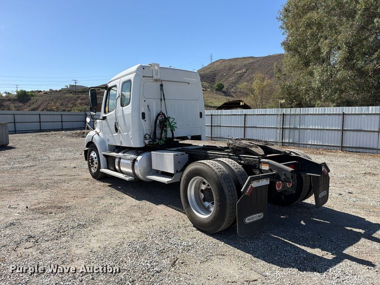 image for item YA5424 2016 Freightliner Business Class M2 semi truck