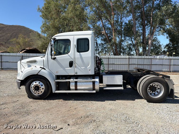 image for item YA5424 2016 Freightliner Business Class M2 semi truck