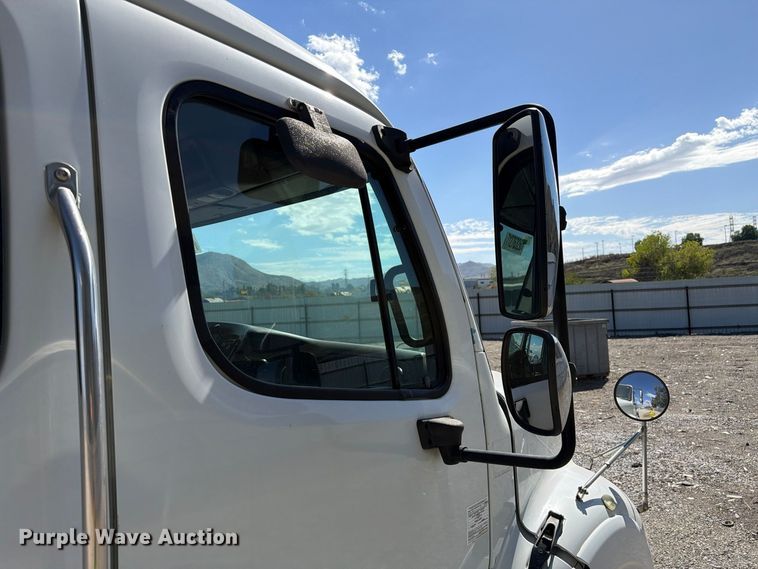 image for item YA5424 2016 Freightliner Business Class M2 semi truck