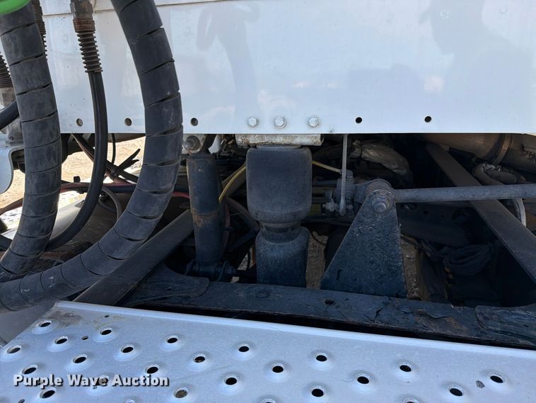 image for item YA5424 2016 Freightliner Business Class M2 semi truck