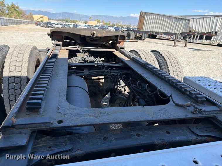 image for item YA5424 2016 Freightliner Business Class M2 semi truck