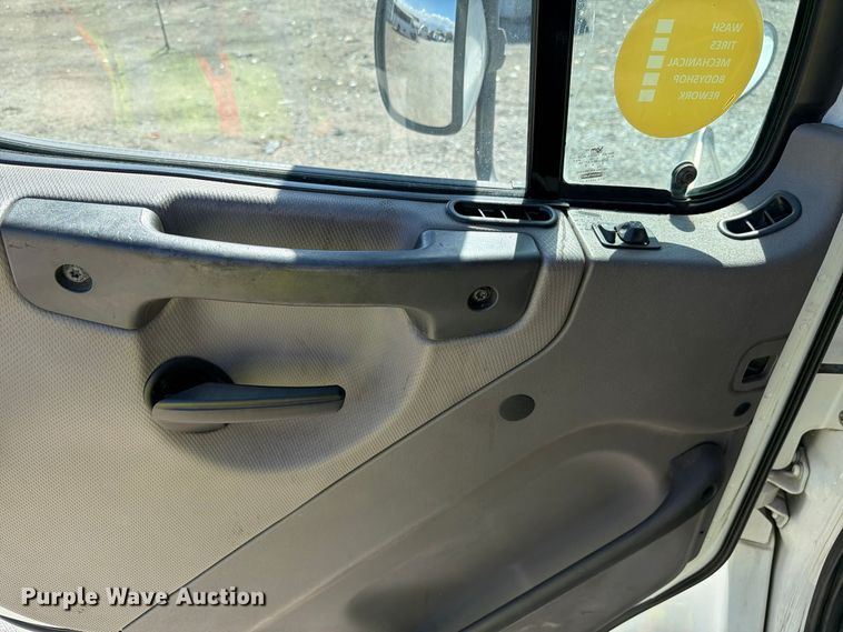 image for item YA5424 2016 Freightliner Business Class M2 semi truck