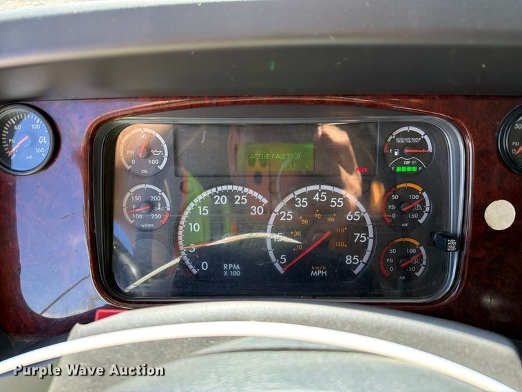 image for item YA5424 2016 Freightliner Business Class M2 semi truck
