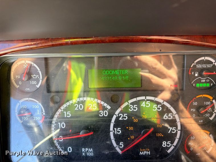 image for item YA5424 2016 Freightliner Business Class M2 semi truck