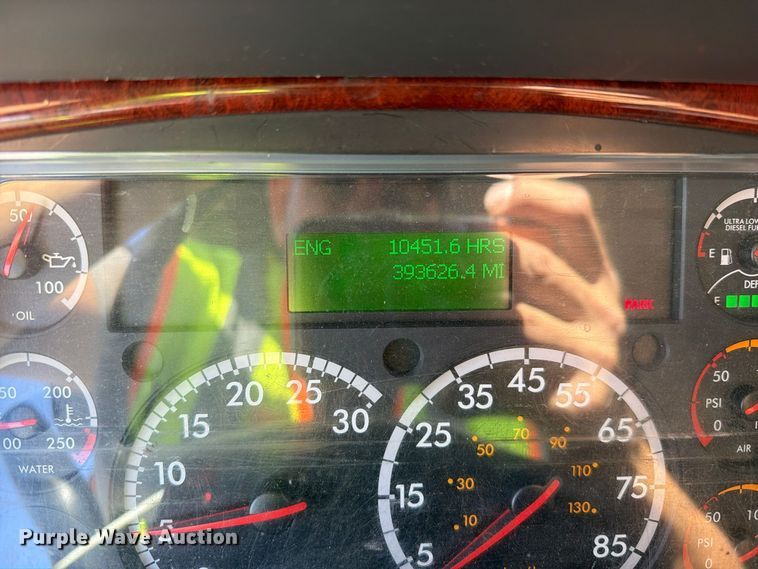 image for item YA5424 2016 Freightliner Business Class M2 semi truck