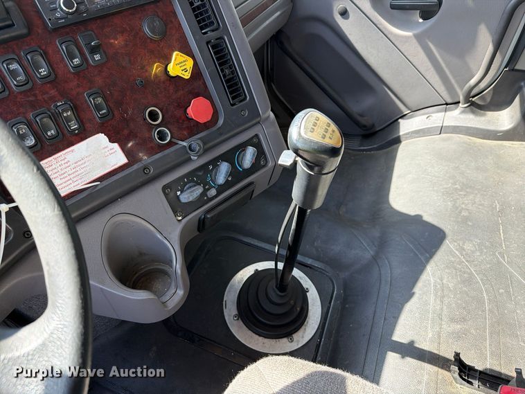 image for item YA5424 2016 Freightliner Business Class M2 semi truck