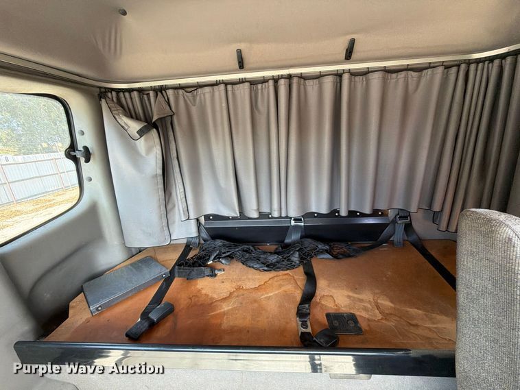 image for item YA5424 2016 Freightliner Business Class M2 semi truck