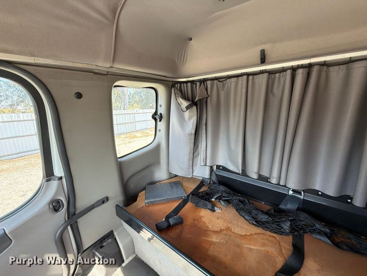 image for item YA5424 2016 Freightliner Business Class M2 semi truck