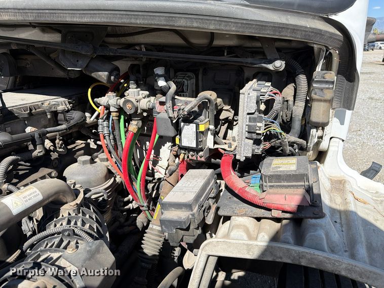 image for item YA5424 2016 Freightliner Business Class M2 semi truck