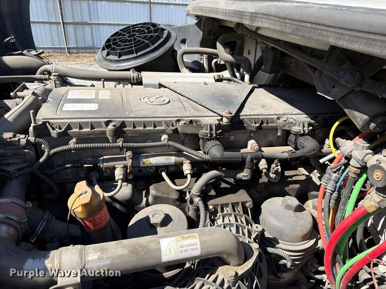 image for item YA5424 2016 Freightliner Business Class M2 semi truck