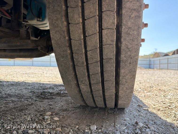image for item YA5424 2016 Freightliner Business Class M2 semi truck