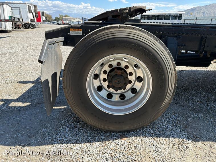 image for item YA5424 2016 Freightliner Business Class M2 semi truck