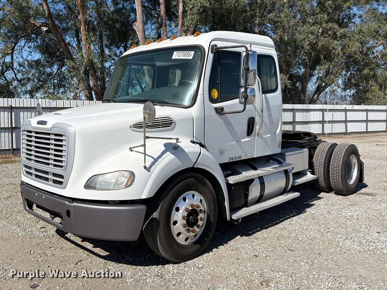 2016 Freightliner Business Class M2 semi truck