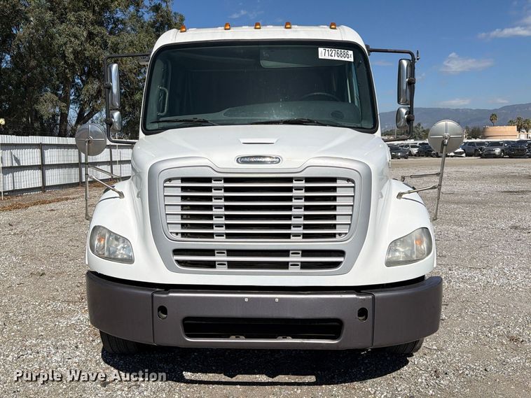 image for item YA5427 2016 Freightliner Business Class M2 semi truck