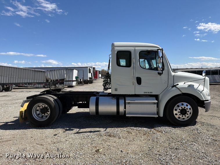 image for item YA5427 2016 Freightliner Business Class M2 semi truck