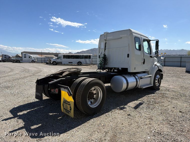 image for item YA5427 2016 Freightliner Business Class M2 semi truck