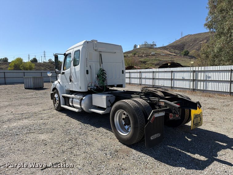 image for item YA5427 2016 Freightliner Business Class M2 semi truck
