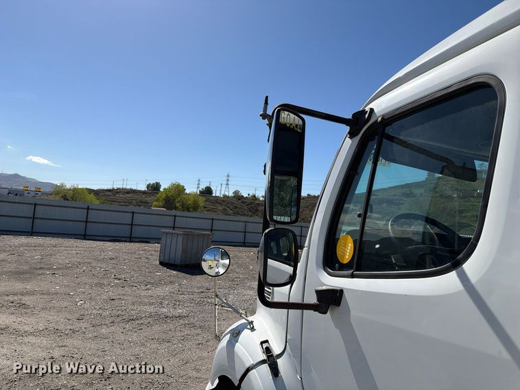 image for item YA5427 2016 Freightliner Business Class M2 semi truck